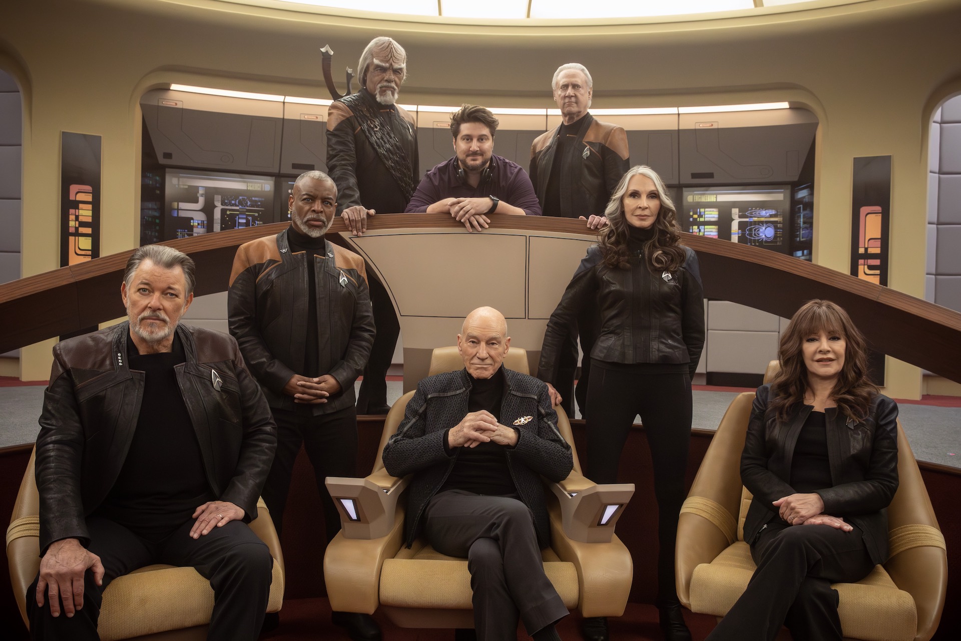 Jonathan Frakes as Will Riker, LeVar Burton as Geordi La Forge, Patrick Crusher as Picard, Gates McFadden as Dr. Beverly Crusher Marina Sirtis as Deanna Troi, Michael Dorn as Worf, Terry Matalas and Brent Spiner as Data in"Vox" Episode 309, Star Trek: Picard on Paramount+.  Photo Credit: Trae Patton/Paramount+. ©2021 Viacom, International Inc.  All Rights Reserved.