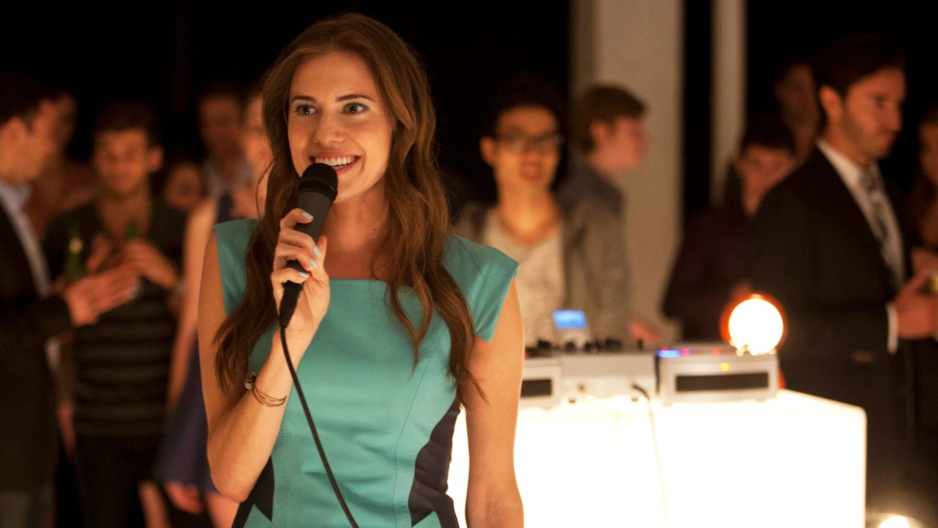 Allison Williams as Marnie covering Kanye West's "Stronger" on "Girls"