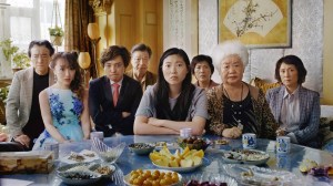 THE FAREWELL, from left: JIANG Yongbo, Aoi MIZUHARA, CHEN Han, Tzi MA, Awkwafina, LI Xiang, LU Hong, Diana LIN, 2019. © A24 /courtesy Everett Collection