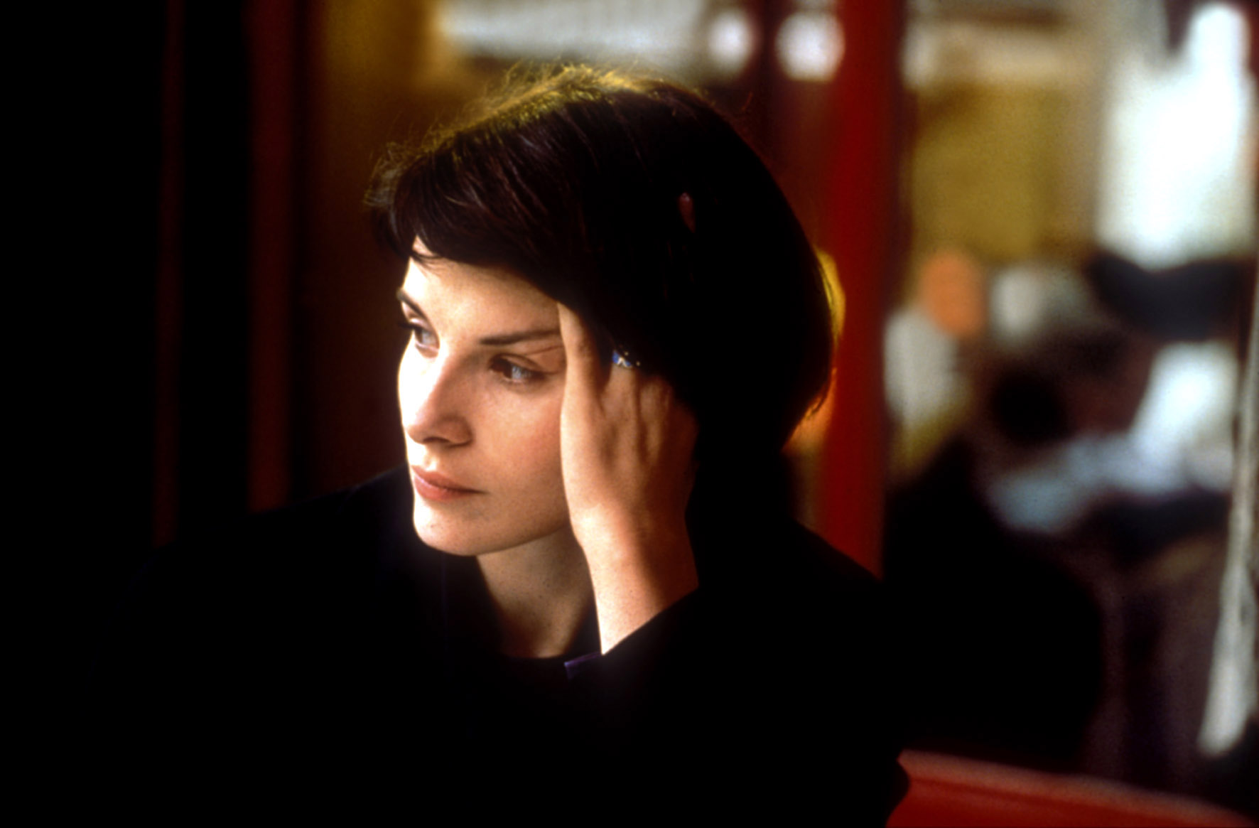 Juliette Binoche on Courageous Acting: ‘If You’re Not Ready to Give Yourself, Change Jobs’